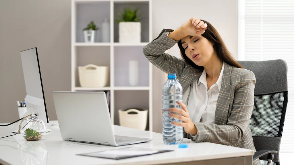 Arbeiten im Sommer - bei Sonne und Hitze - Büroarbeiten