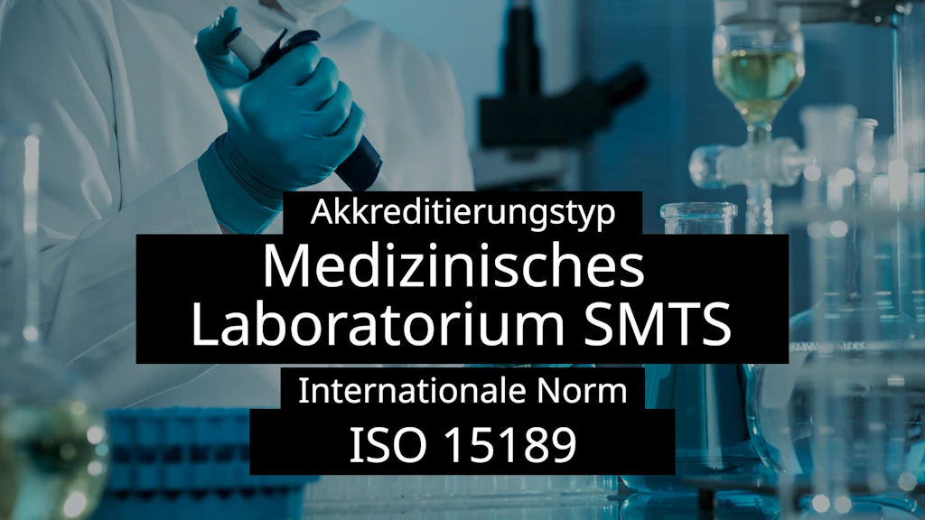 Labormitarbeiter mit blauen Handschuhen in ein Labor spritzt etwas mit einer Pipette in ein Gläschen