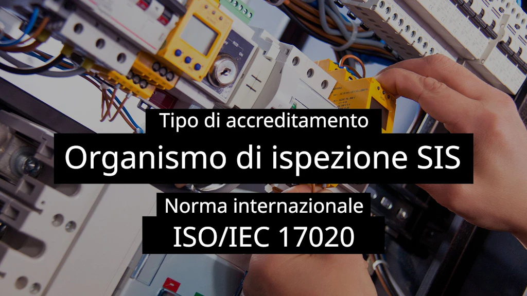 Mani umane al lavoro su un quadro elettrico